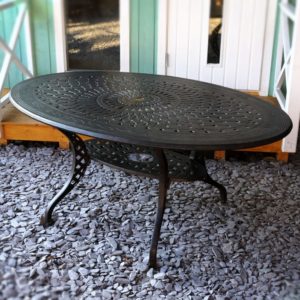 Gartenmöbel - Tisch aus Metall